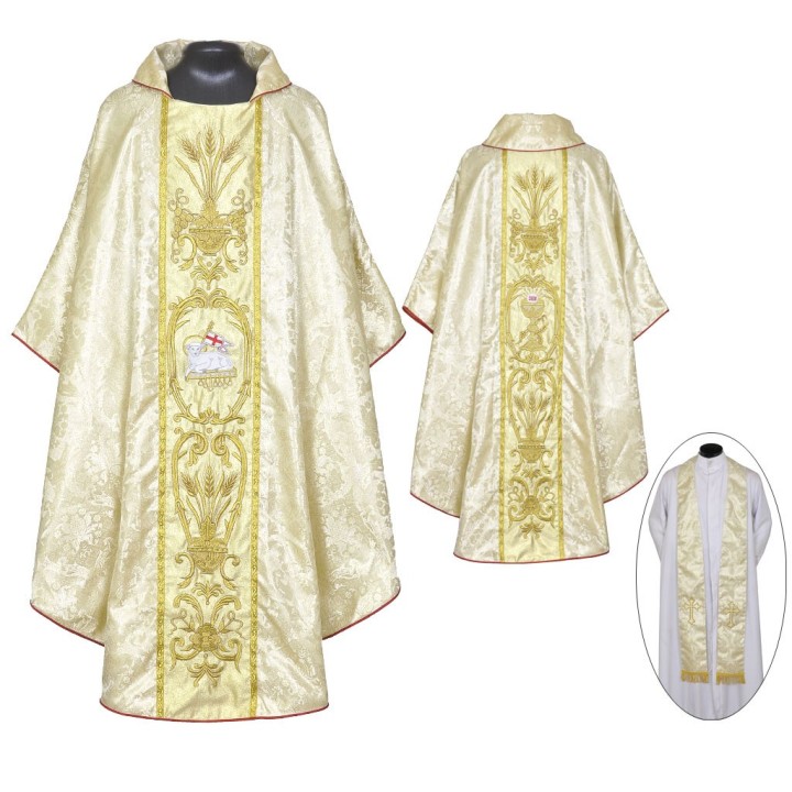 CASULLA BORDADA. BROCADA. AGNUS DEI DORADA