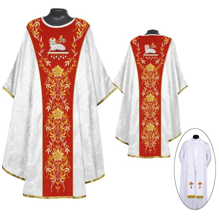 CASULLA BORDADA. DAMASCO. AGNUS DEI Y MOTIVOS FLORALES
