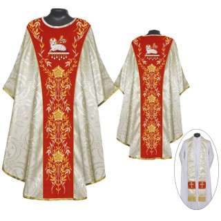 CASULLA BORDADA. DAMASCO. AGNUS DEI Y MOTIVOS FLORALES