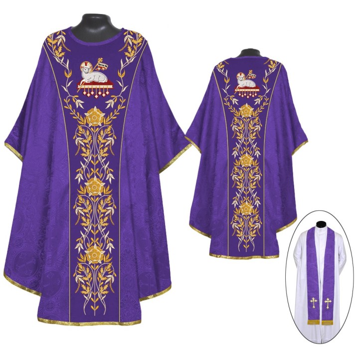 CASULLA BORDADA. DAMASCO. AGNUS DEI Y MOTIVOS FLORALES