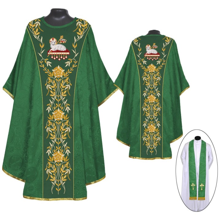 CASULLA BORDADA. DAMASCO. AGNUS DEI Y MOTIVOS FLORALES